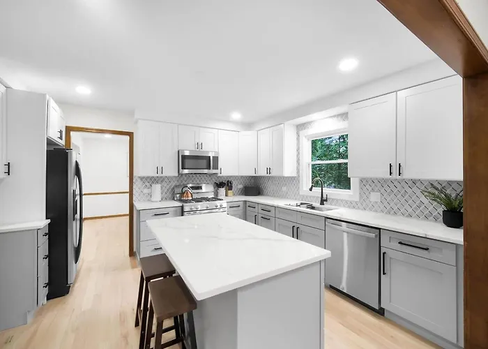 Ferienhaus Spacious 4br Sleeps 10 In Real Beds + Huge Yard *