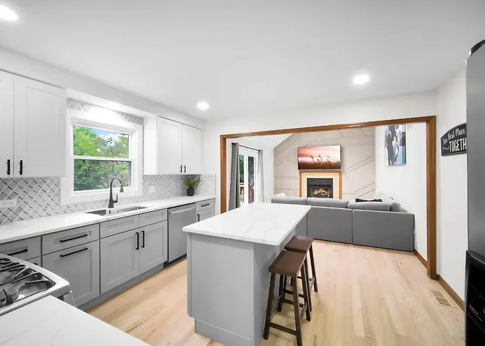 Ferienhaus Spacious 4br Sleeps 10 In Real Beds + Huge Yard Naperville