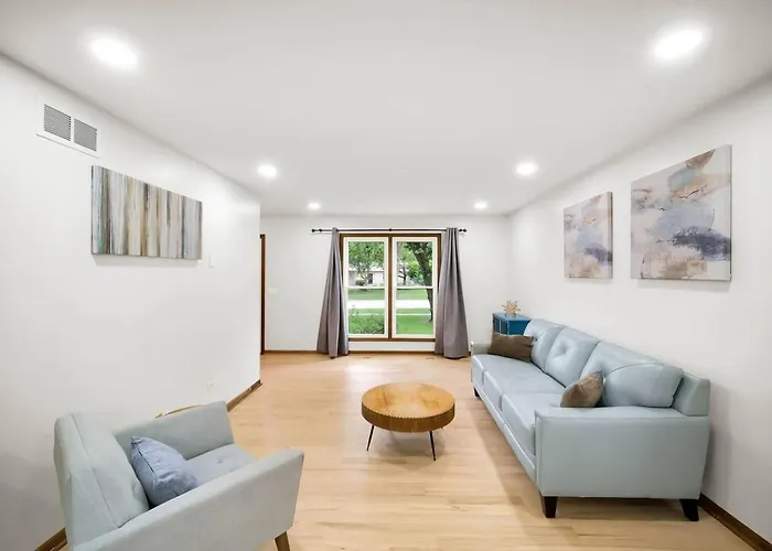 Spacious 4br Sleeps 10 In Real Beds + Huge Yard Ferienhaus *