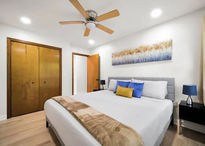 Spacious 4br Sleeps 10 In Real Beds + Huge Yard *