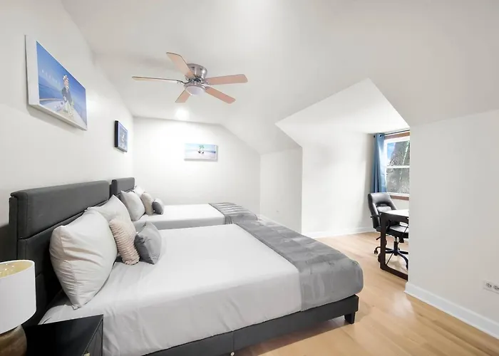 Ferienhaus Spacious 4br Sleeps 10 In Real Beds + Huge Yard Naperville