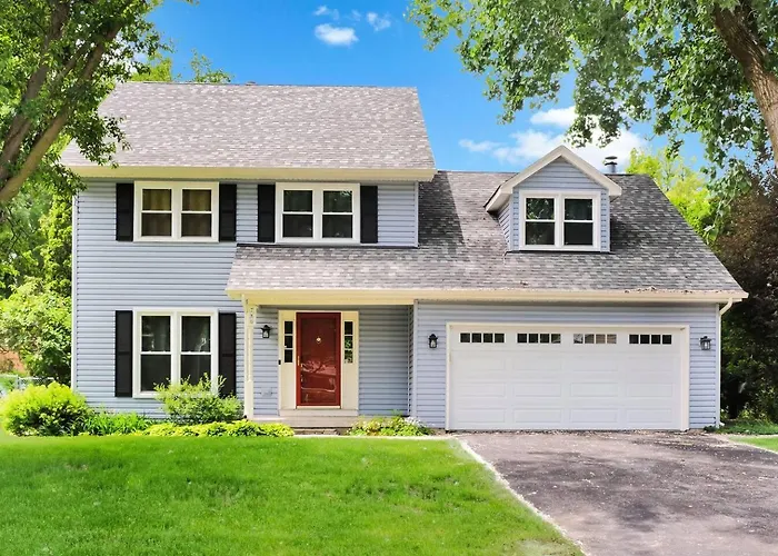 Spacious 4br Sleeps 10 In Real Beds + Huge Yard * Naperville