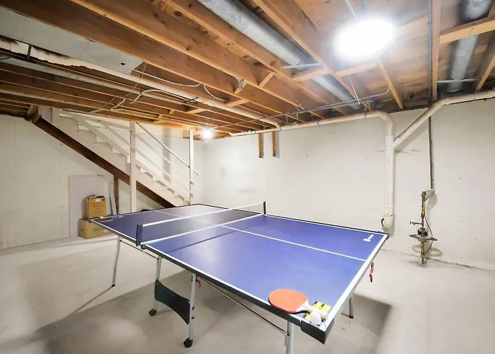 Spacious 4br Sleeps 10 In Real Beds + Huge Yard *